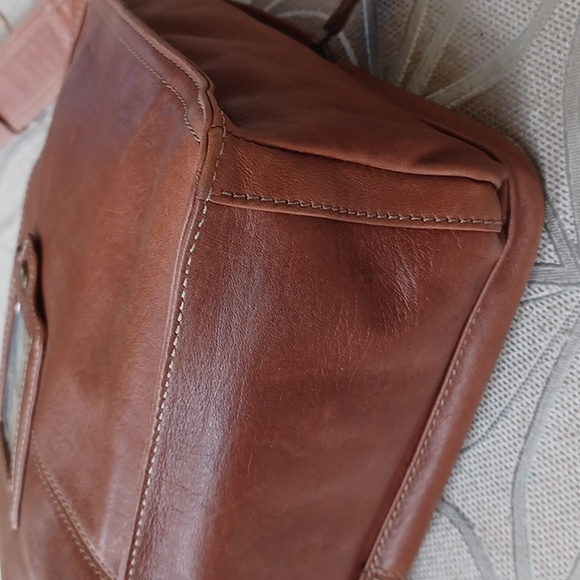 Fossil Leather Flap Organizer Bag! - Picture 6 of 16